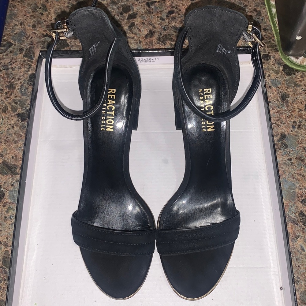 Size 7 Reaction Kenneth Cole heels